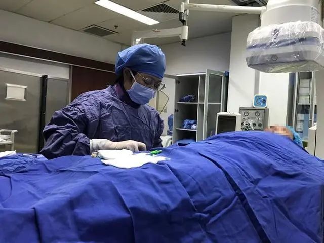 一瓶啤酒下肚，宁波38岁男子差点掉进“鬼门关”！这病最近高发