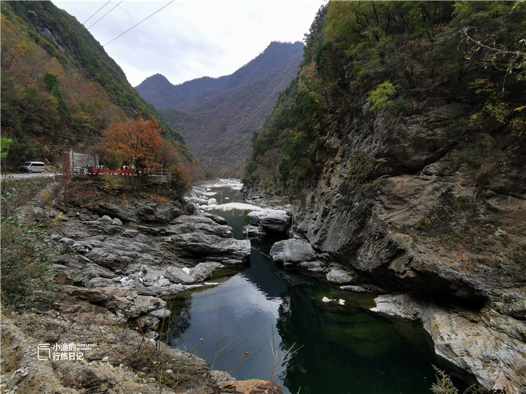 秦岭北麓“黑色”河流，供给西安80％饮用水，还藏绝美自驾风景