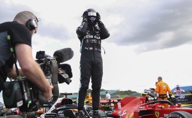 F1英国站：汉密尔顿爆胎冲线惊险取胜 博塔斯丢亚军勒克莱尔登台