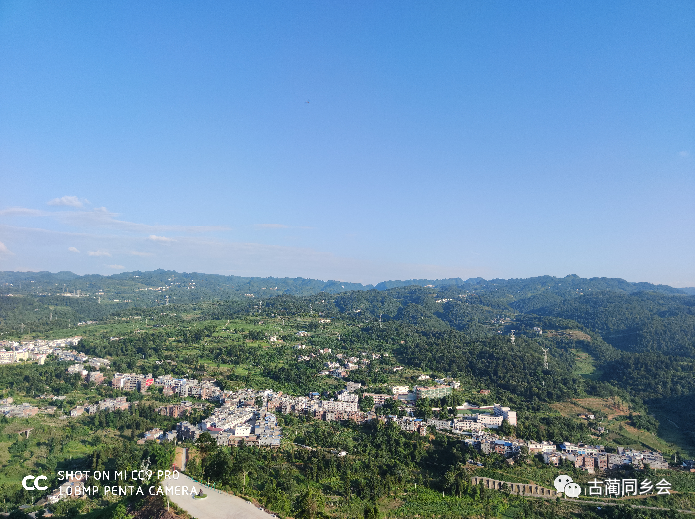 吴家山顶瞰龙山!请欣赏古蔺龙山镇风光