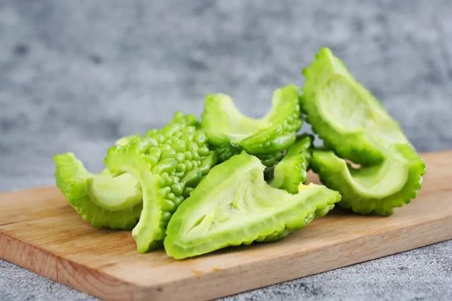 夏天吃1瓜特伤命，毁肝肾毒过砒霜！吃3瓜最养人，防癌祛湿解暑气