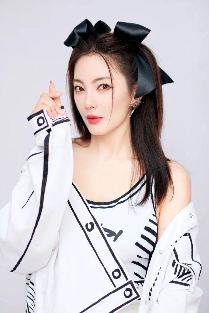 肿眼泡的张雨绮，怎么每次都能美出圈？