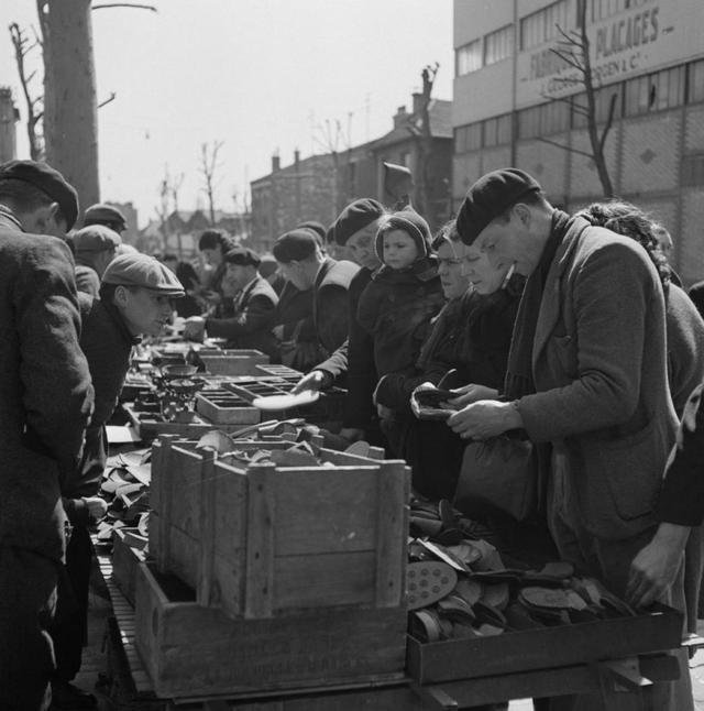 老照片1941年德占时期法国巴黎的跳蚤市场