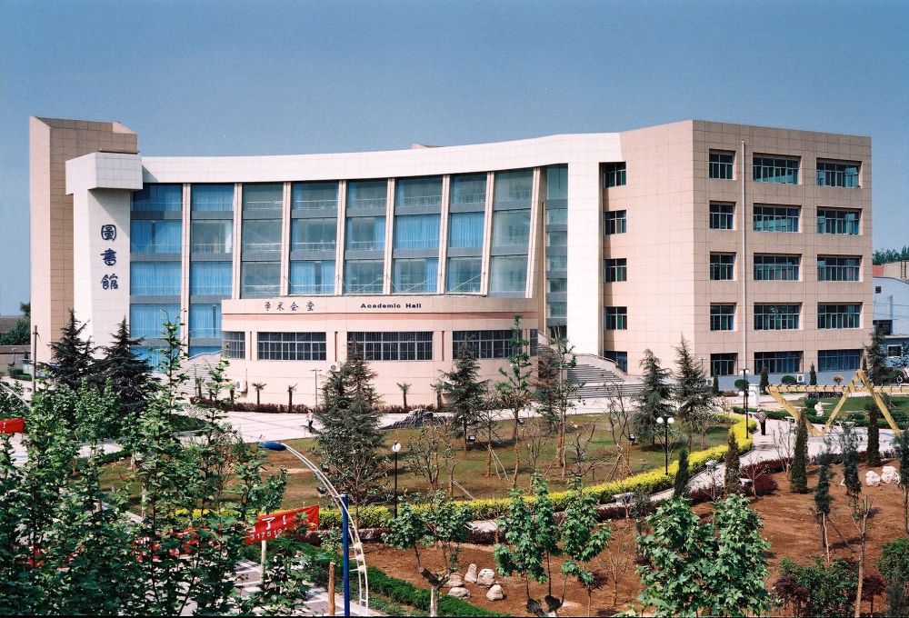2010年1月,合并陕西纺织服装职业技术学院,并最终组建成新的陕西工业