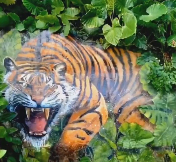 画只3d老虎吓路人,凶狠的样子太逼真,不仔细看还以为它是真的