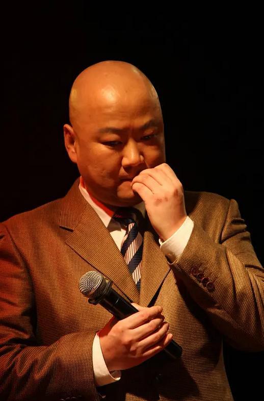 郭冬临:连登21次春晚,却因一句台词被起诉,如今粉丝超