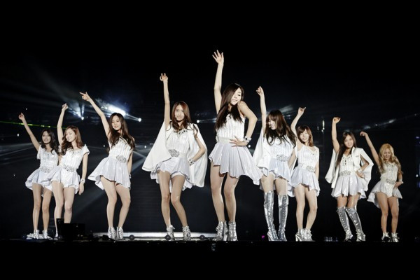 四代女团代表众多,韩国女团代表只有她们,出道曲成女团必学曲
