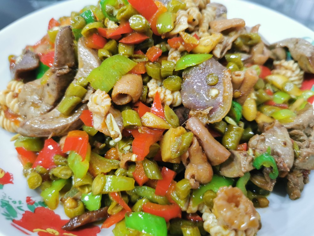 酸辣鸭杂这样炒比饭店的好吃,大人小孩都爱吃