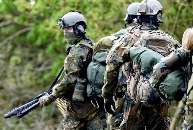 按德国国防部长的说法,ksk特种部队已经独立于指挥系统之外,其内部