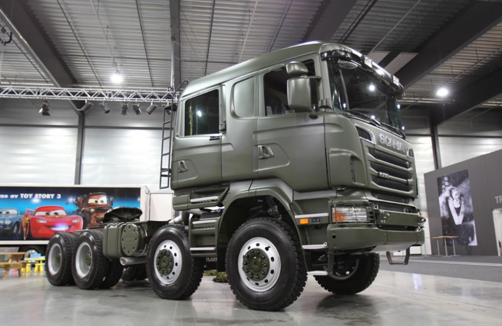 730马力的斯堪尼亚r730 8×8重型军用卡车 尽显霸气风范