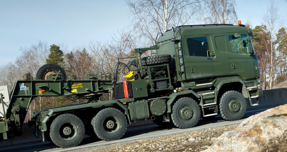 730马力的斯堪尼亚r730 8×8重型军用卡车 尽显霸气风范