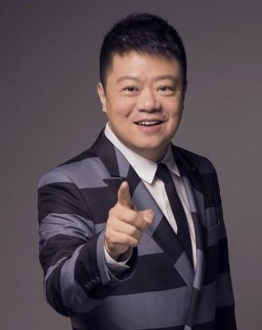 他和妻子结婚后生下了一个儿子,也就是马东.
