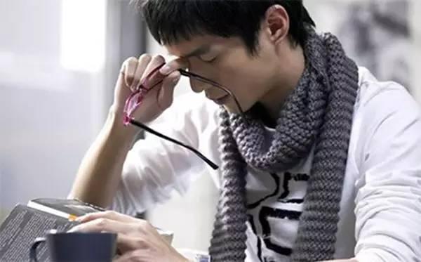 按眼角有响声的话你要注意了