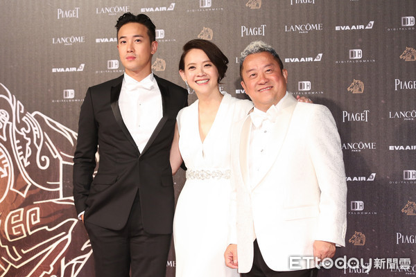 在与前妻「宝妈」王美华离婚后再娶现任妻子朱锡珍,生有2子曾国祥,曾