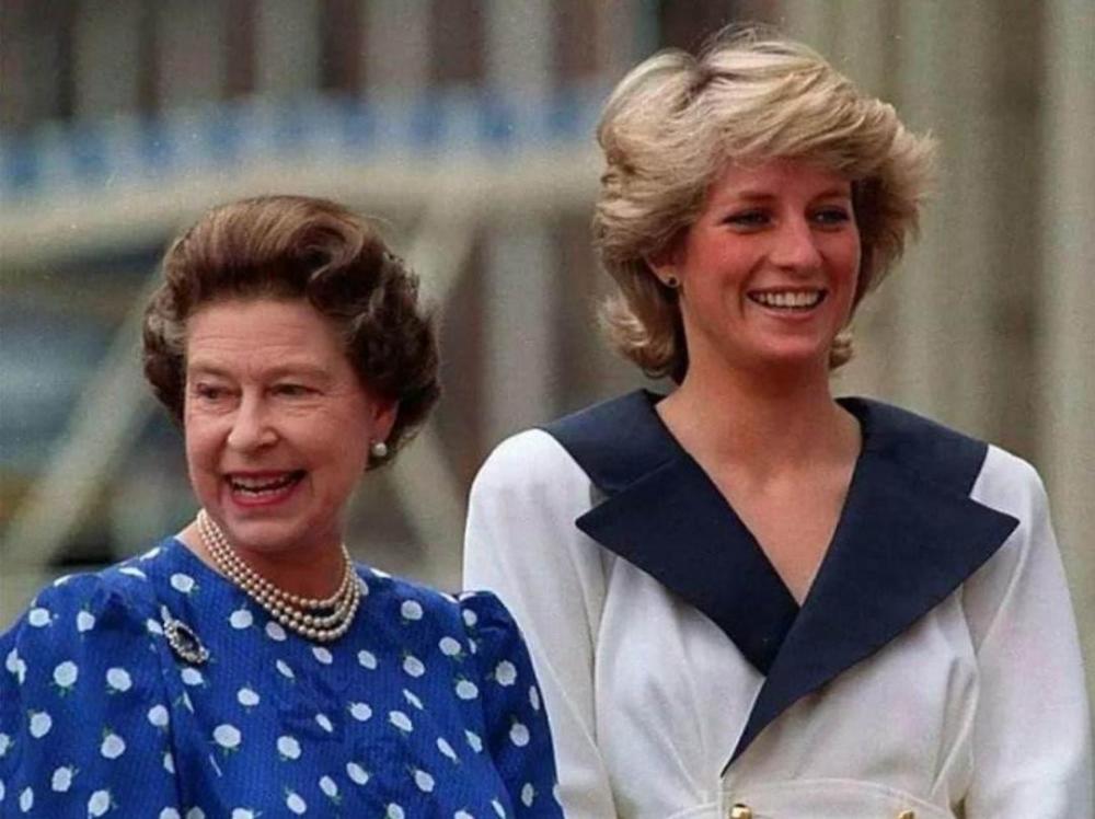 英国女王为何总是戴着珍珠项链 答案在这里 那是源于家庭传统