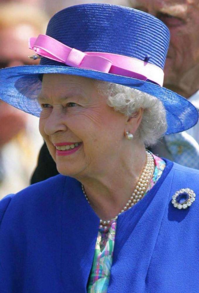 英国女王为何总是戴着珍珠项链 答案在这里 那是源于家庭传统