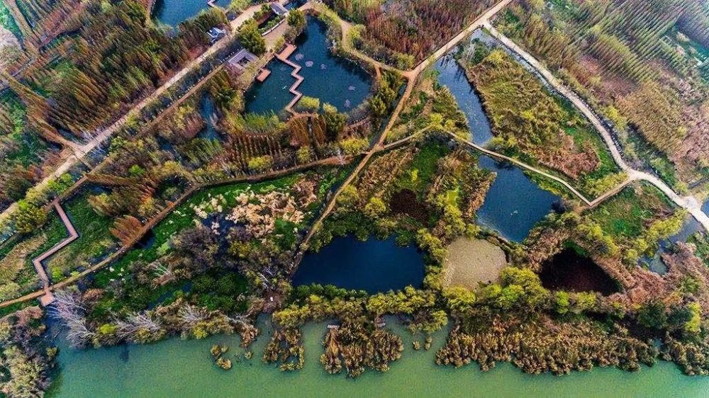 03 捞鱼河湿地公园 来到捞鱼河湿地可以远离城市的喧嚣,呼吸青草绿地