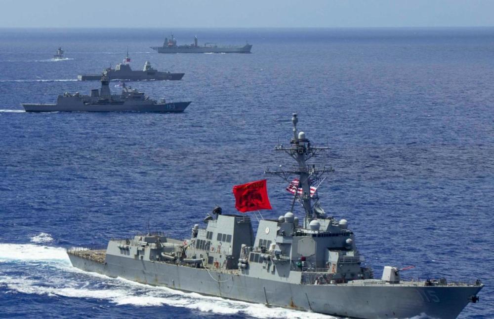 今年长期赖在东海活动的美军ddg-15拉斐尔-比拉达号与多国舰艇演训