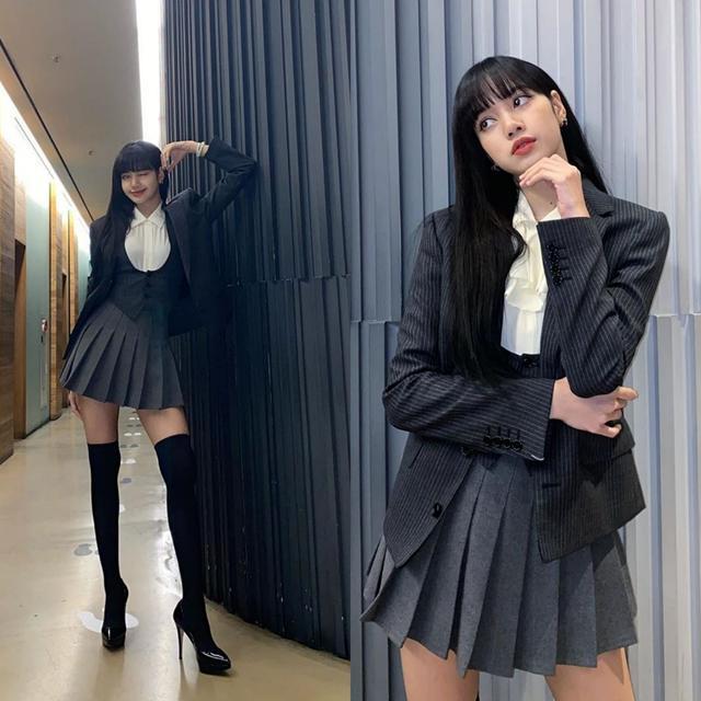 快来看lisa私服示范!构造甜美感!