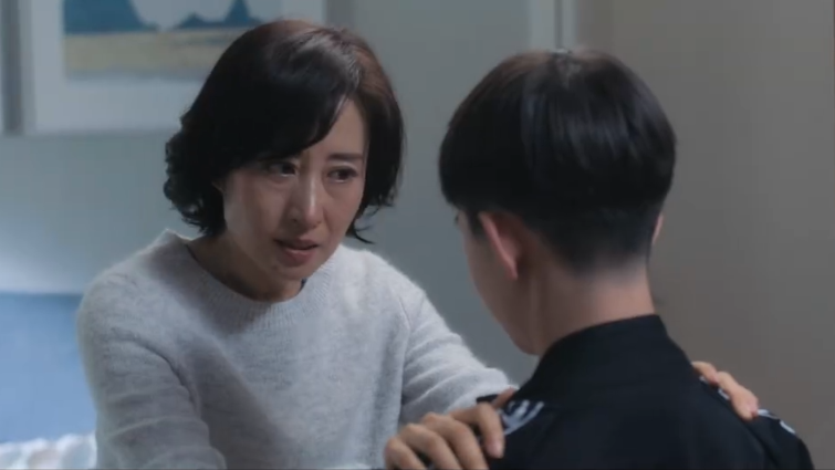 《白色月光》剧照,宋佳刘敏涛两大女主眼神有戏,泪眼婆娑惹人疼