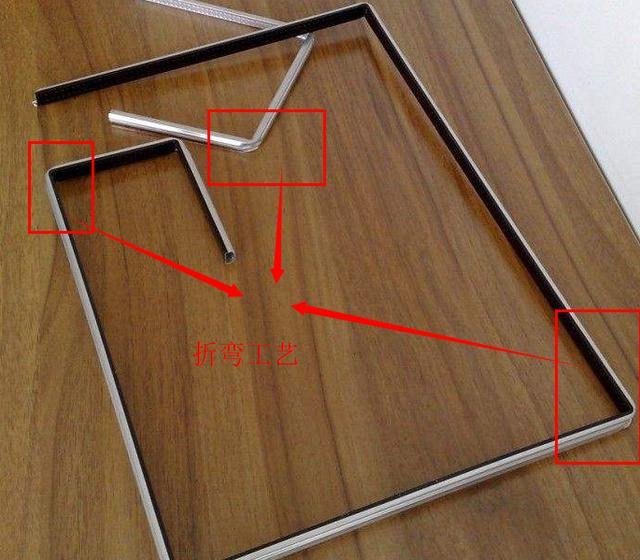 第五个办法,看中空玻璃的角部,检查铝隔条的工艺是用的折弯式还是插