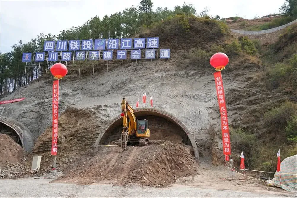 7月份以来,宜攀高速会理段在房屋拆迁,清表等方面取得了突破性进展,线