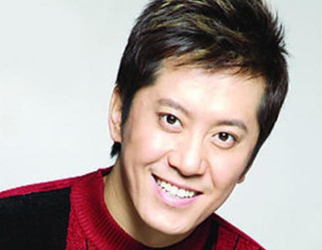 50岁的毛宁与老婆已低调结婚10年近照流出罕见同框你认识她吗