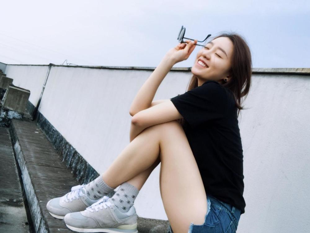《三十而已》里的张月,私服穿搭超有品位,t恤搭短