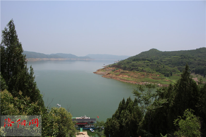 始祖山风景区位于洛阳市新安县北西沃乡境内.