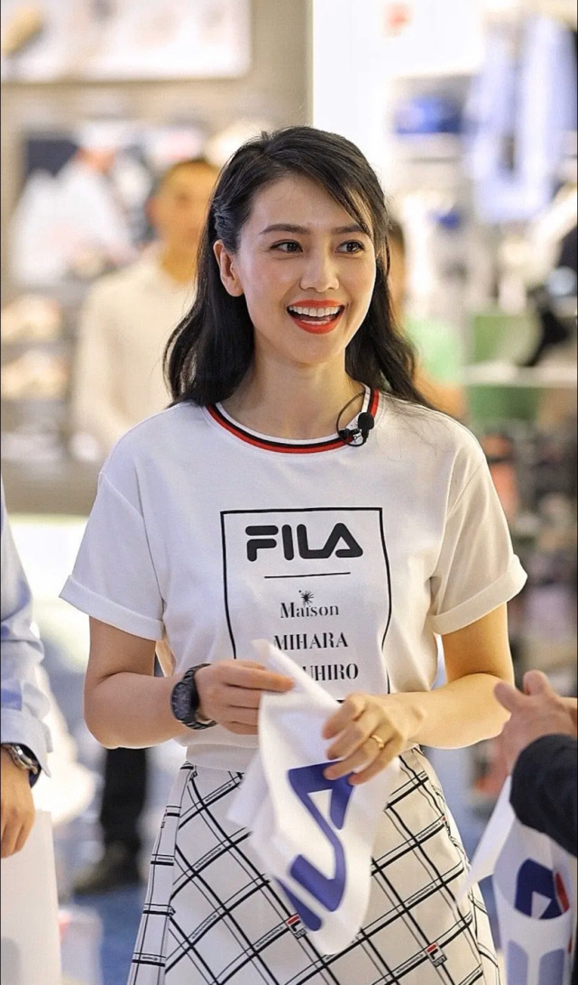 高圆圆出席活动 (来自:圈教主)