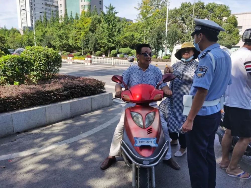 董斌 违法地点:东风路 姓名:肖臣金 违法地点:东风路 姓名:张平伏