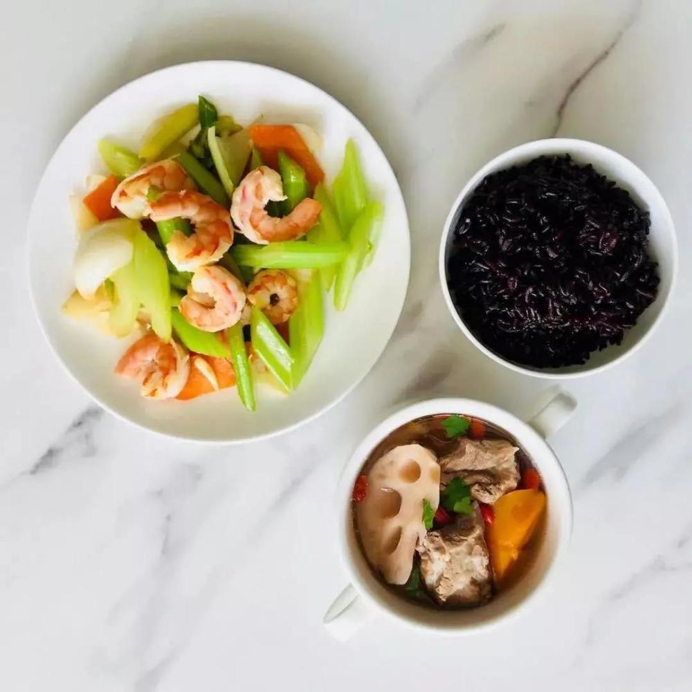 营养师家这样饮食防秋燥，点开看食谱