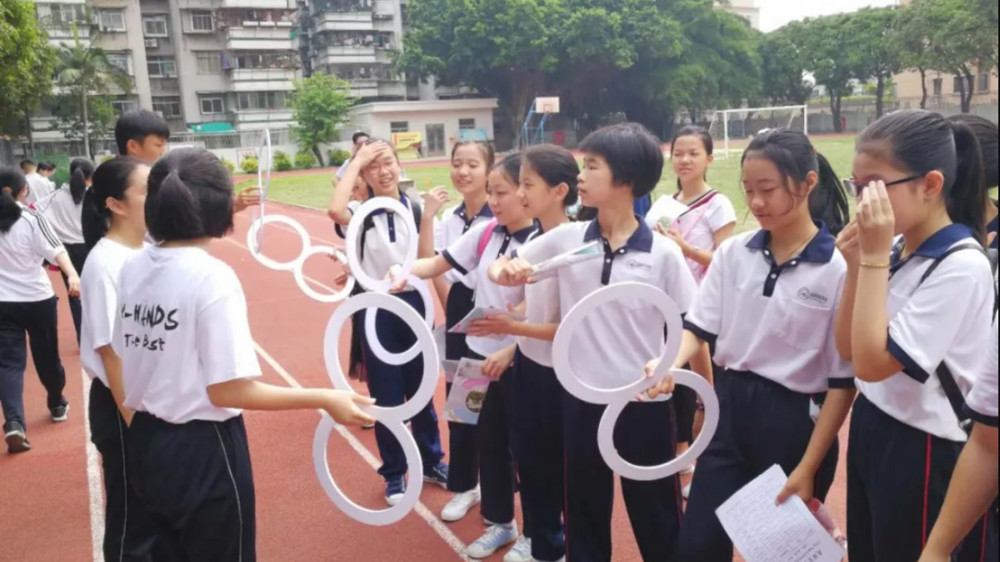 汕头中考放榜日及学霸校服