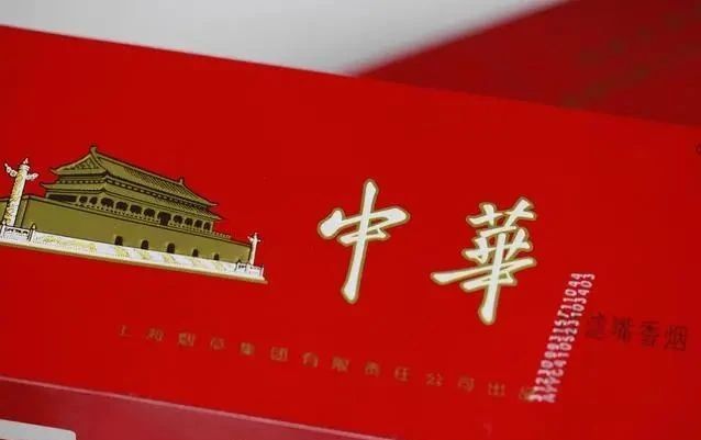 饭局上,小伙递烟:"来根华子",领导反应很"幽默"