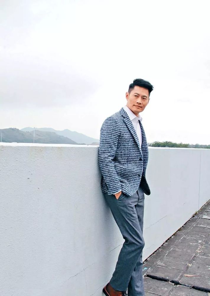 tvb欠他一个视帝!57岁男人味爆棚,专一长情爱足15年!