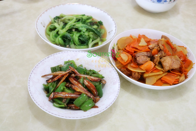 周末的晚餐,四道家常菜不足30元,发个朋友圈,亲妈喊我