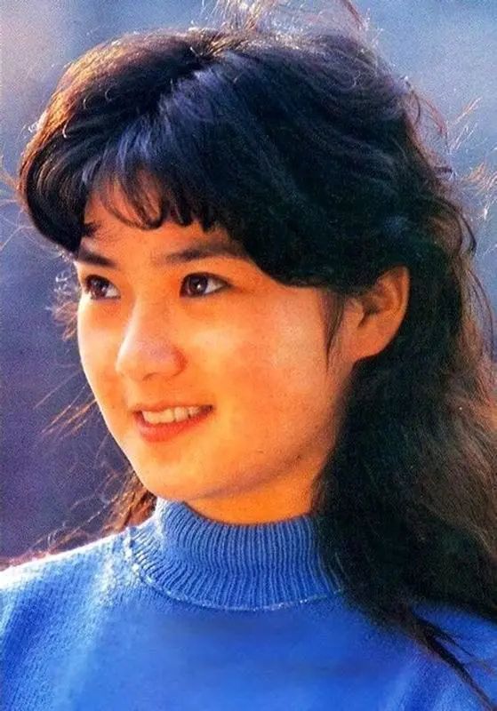 大概从1982年开始,任冶湘作为当红电影明星接到了很多片约.