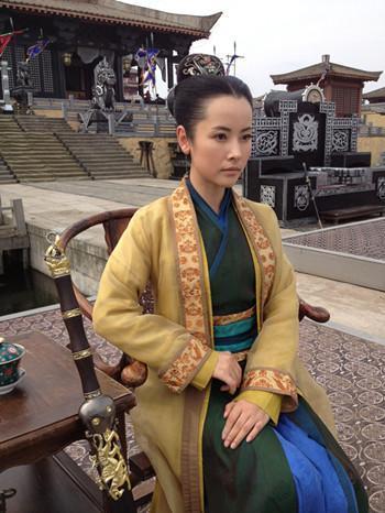 笑傲江湖中宁中则和定闲师太的风度可谓侠女之典范