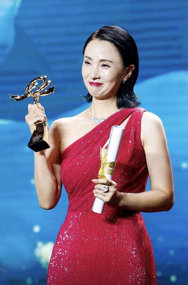 最难的2020年,最好的白玉兰奖:老戏骨全面胜利,小鲜肉