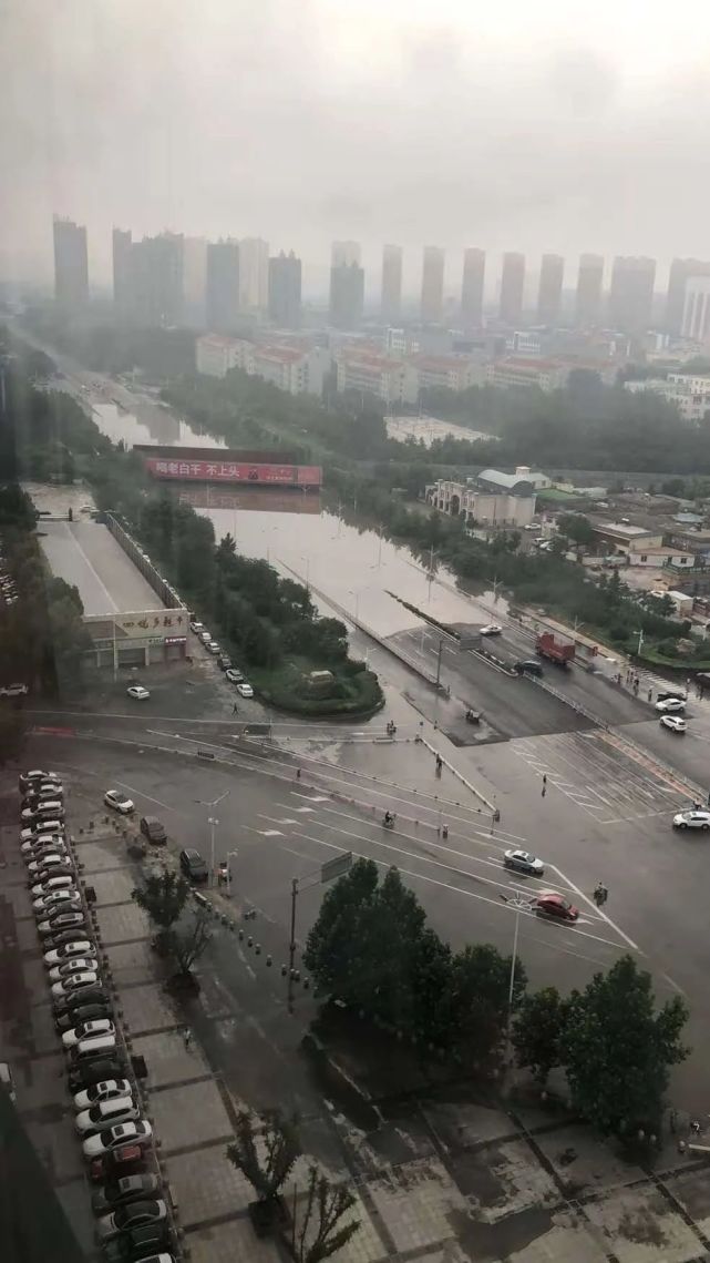 地道桥淹没,路面坍塌,车被冲走|保定|坍塌|复兴路|东风路|停车位