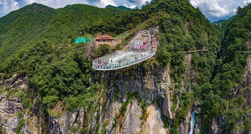 超震撼720航拍带你空中游德化石牛山天空之心