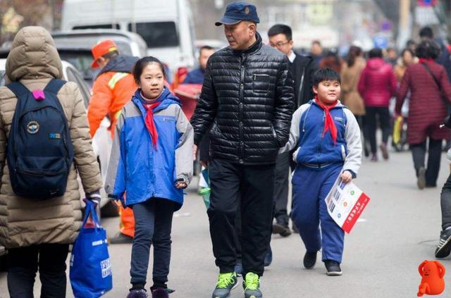 现在小学生父母接送能理解为啥高中生也要接送原因有四点