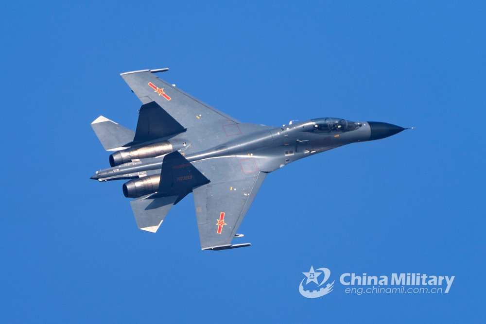 台媒：解放军战机越过“海峡中线” 台军罕见承认动用地空导弹监控