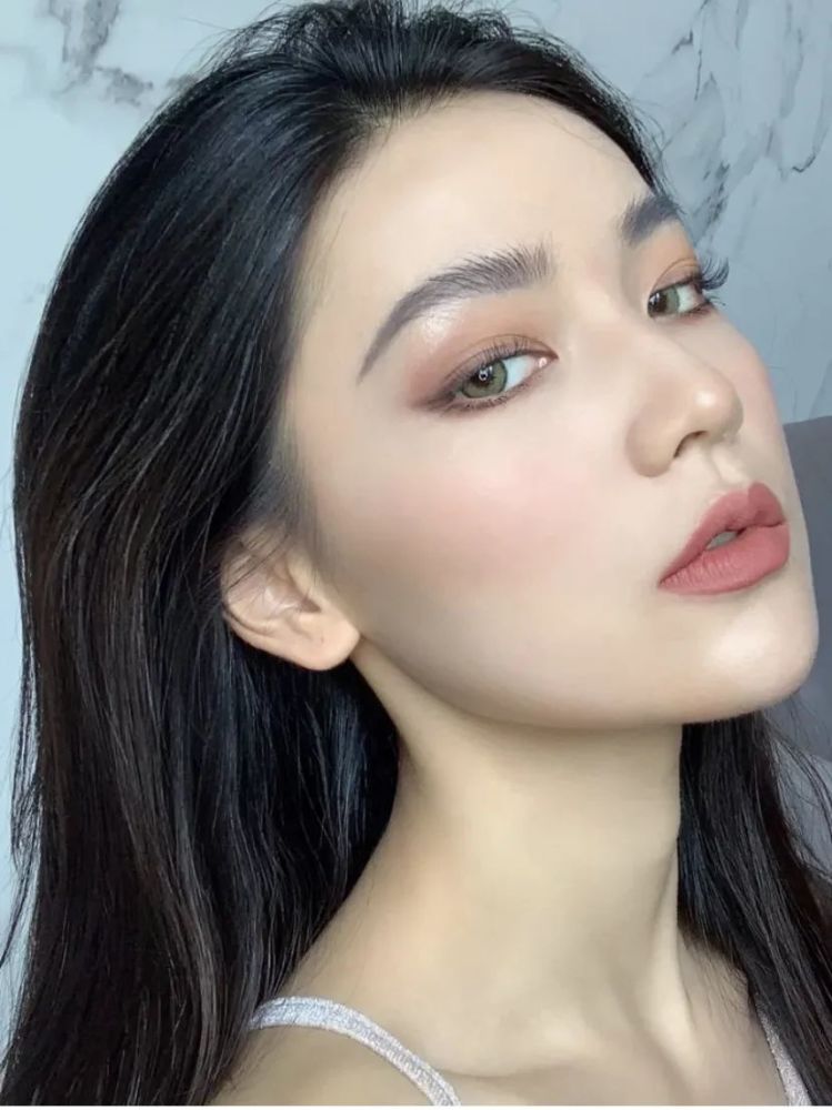 欧美小混血妆容一秒变身甜甜小辣妹