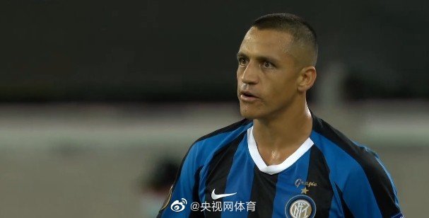 国米官方:桑切斯右腿肌肉拉伤