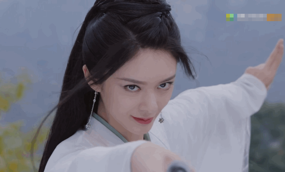 杨超越新剧《且听凤鸣》开播:口碑喜忧参半,傅菁却成了第二亮点