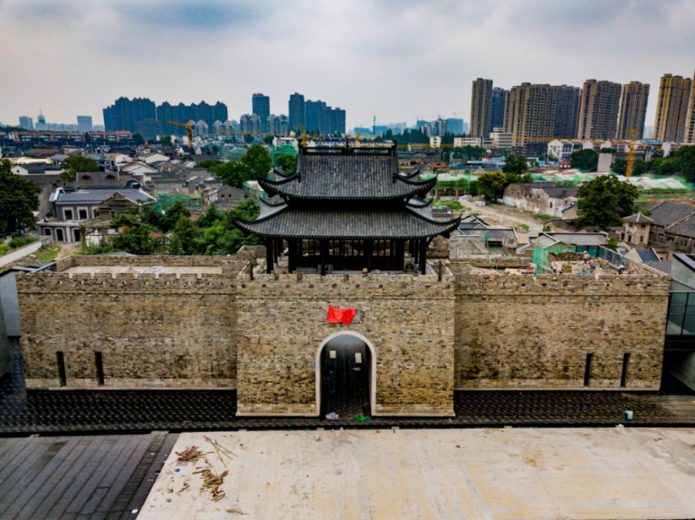 长虹门实景图 明清时期的芜湖古城共八个城门,其中四大正门分别是东"