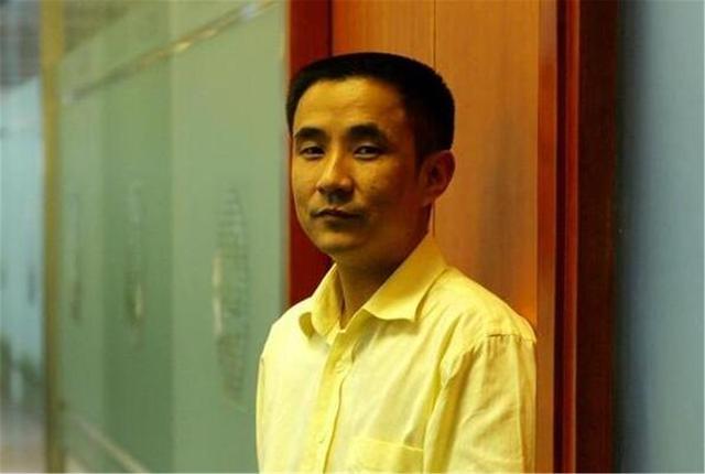 负债800亿逃往国外,只带一明星女友和61亿,父亲过世也没回来|王永红