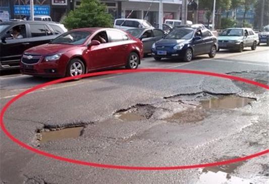 汽车轮胎最大的克星不是钉子，路上常见的这3种东西，才是慢刀子