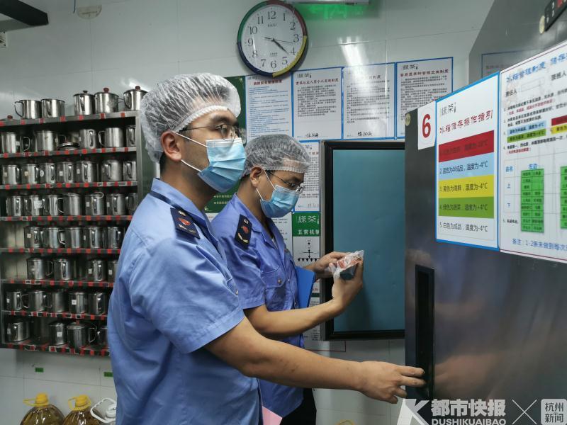 绿茶餐厅到底有没有问题？杭州突击检查！